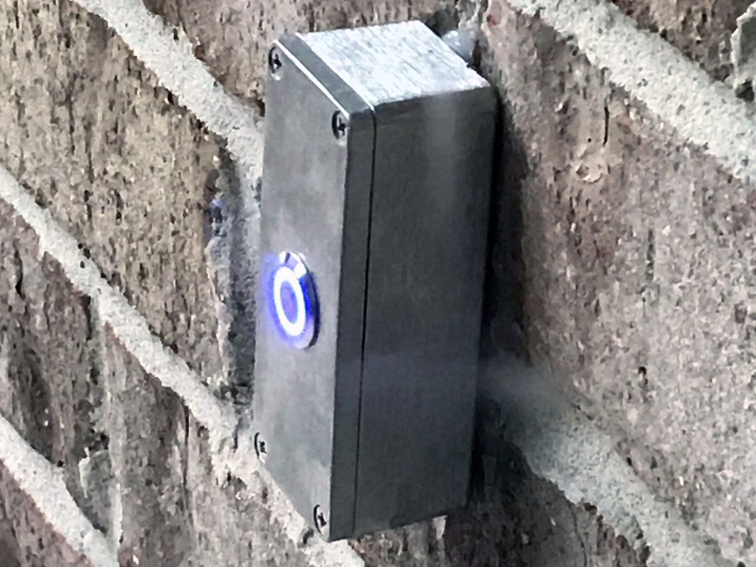 Industrial weatherproof lighted doorbell